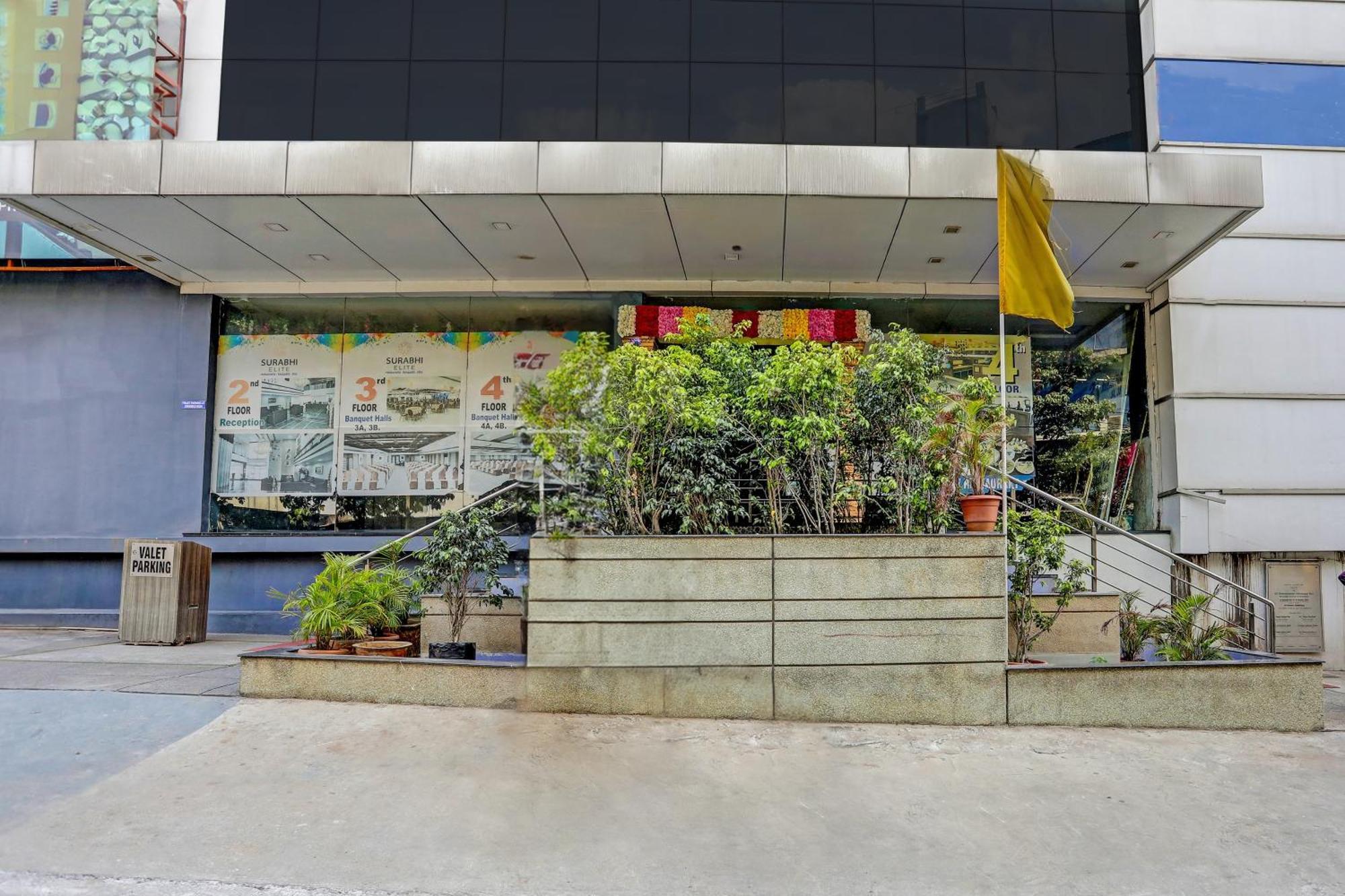 Capital O Surabhi Elite Near Miraj Cinemas - Shalini Shivani Sururnagar Exterior foto